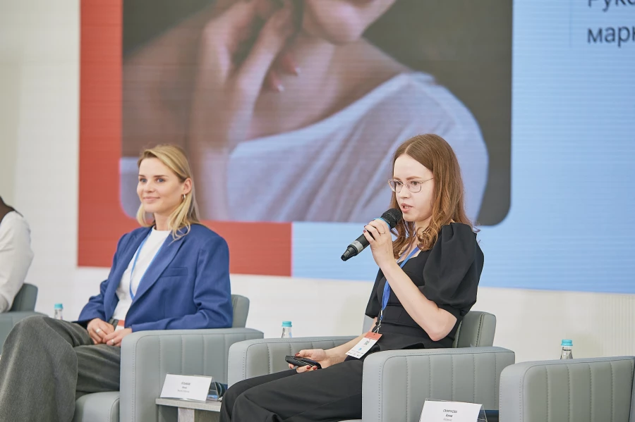 Анна Смирнова, менеджер продукта сервиса подработки «Наймикс» (справа). Анна Смирнова, менеджер продукта сервиса подработки «Наймикс» (справа).