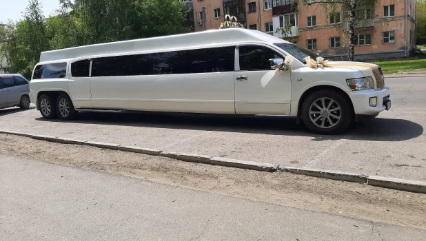 Свадебный лимузин.