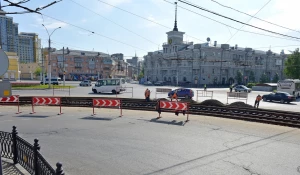 Ремонт трамвайного переезда на площади Октября в Барнауле.