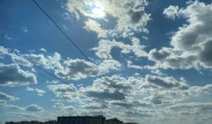 Разбросались по небу облака