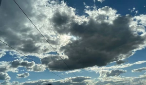 Разбросались по небу облака