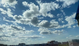 Разбросались по небу облака