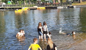 Открыли купальный сезон подростки в Изумрудном