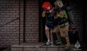 Спасли людей на пожаре в Барнауле