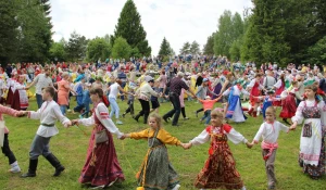 Хороводные гуляния пройдут в Изумрудном парке в День славянской письменности