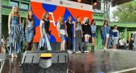 Показ мод прошел в Изумрудном парке