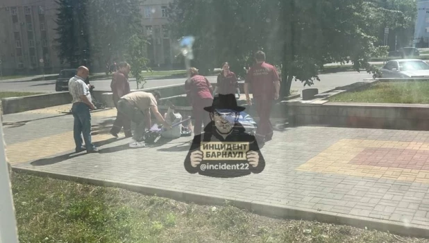 В Барнауле разбился электросамокатчик.