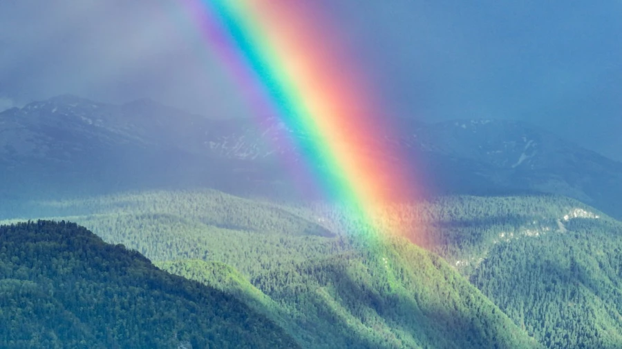 Радуга на фоне гольцов Корбу.