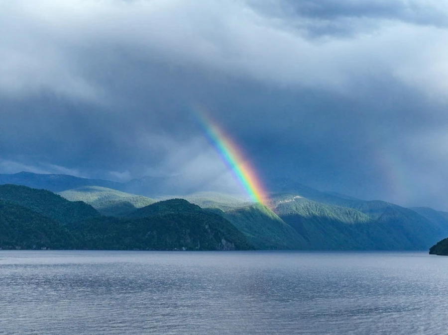Радуга на фоне гольцов Корбу.