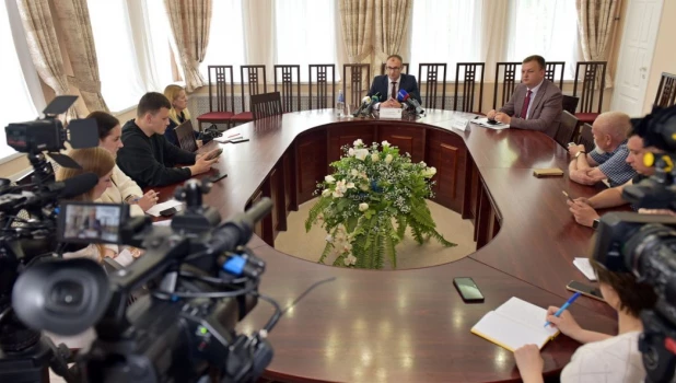 Валерий Ведяшкин  рассказал обо всем касательно ремонта трамвайных путей.