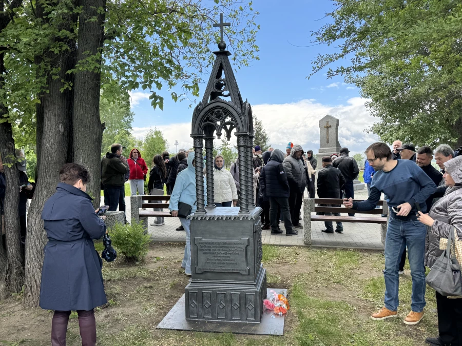 Установили памятный знак упокоенному ученому в Нагорном парке около его могилы