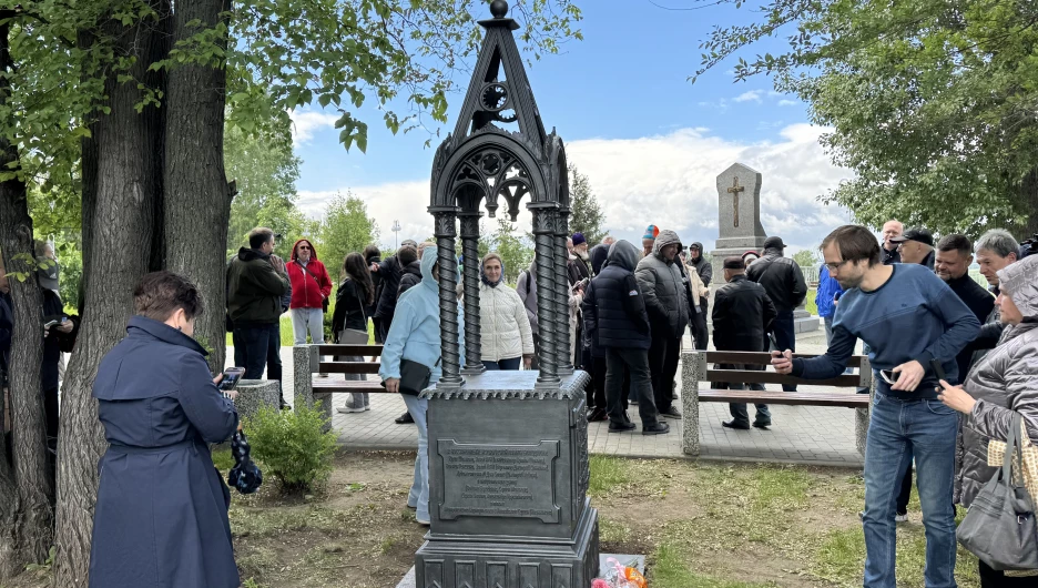 Установили памятный знак упокоенному ученому в Нагорном парке около его могилы