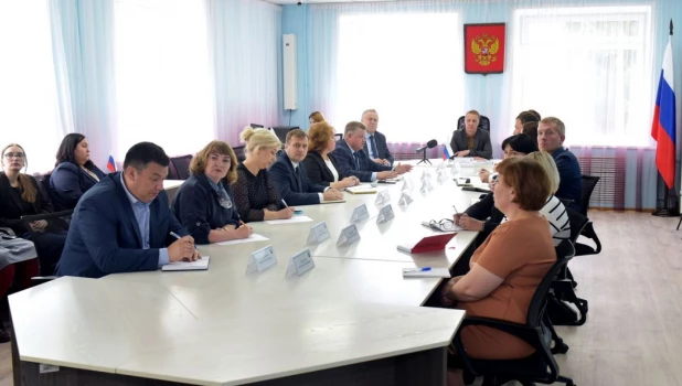 Совещание по развитию муниципальных загородных лагерей.