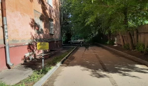 Автопарковки во дворах.