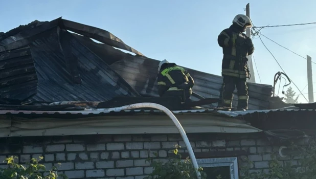 Крупный пожар произошел в Барнауле, который погубил не одно здание