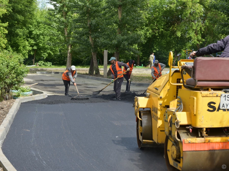 Благоустройство дворов.