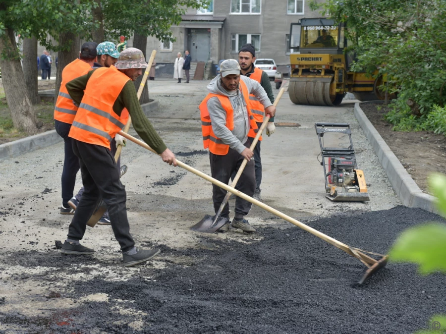Благоустройство дворов.