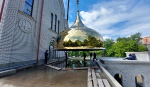 Подъем купола на Спасо-Сергеевский собор.