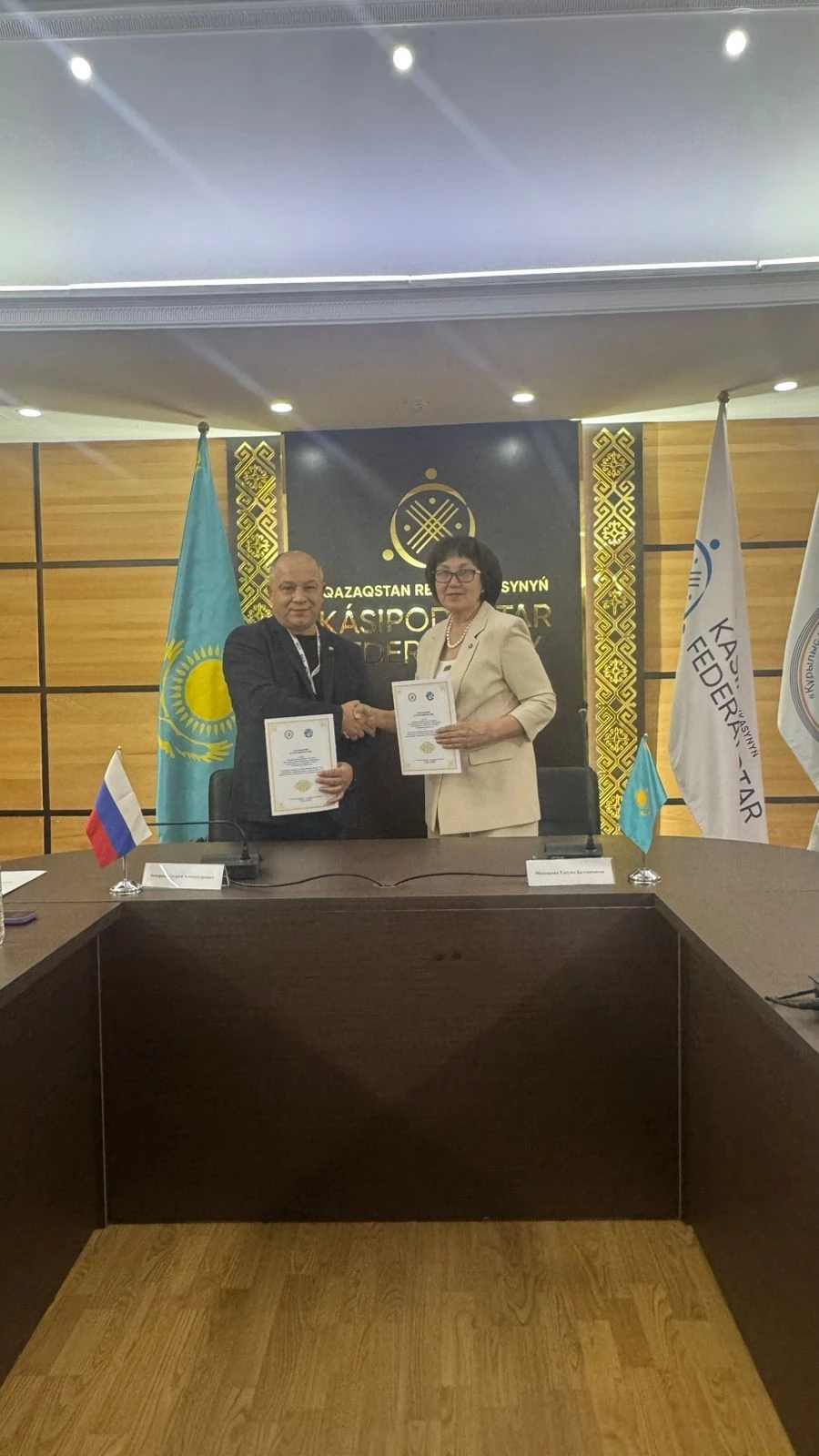 Профсоюзы строителей и ЖКХ Астаны и Барнаула подписали соглашение о сотрудничестве.