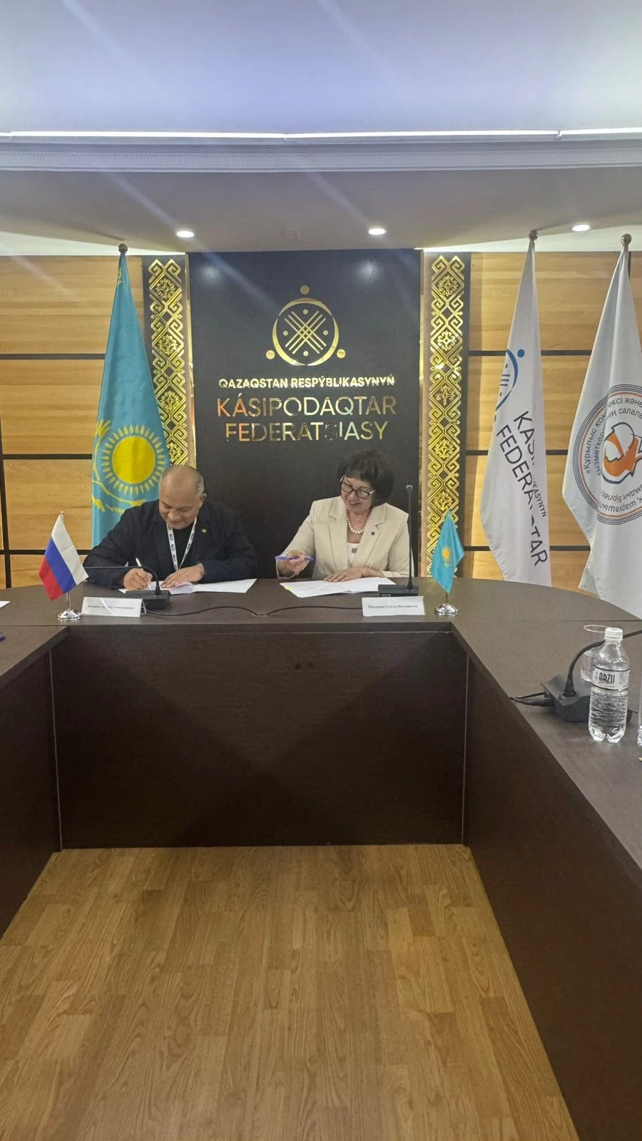 Профсоюзы строителей и ЖКХ Астаны и Барнаула подписали соглашение о сотрудничестве.