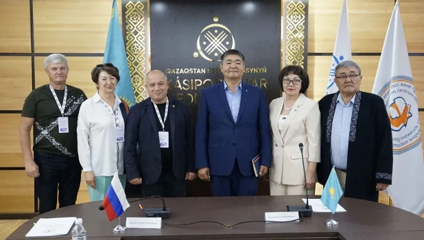 Профсоюзы строителей и ЖКХ Астаны и Барнаула подписали соглашение о сотрудничестве.