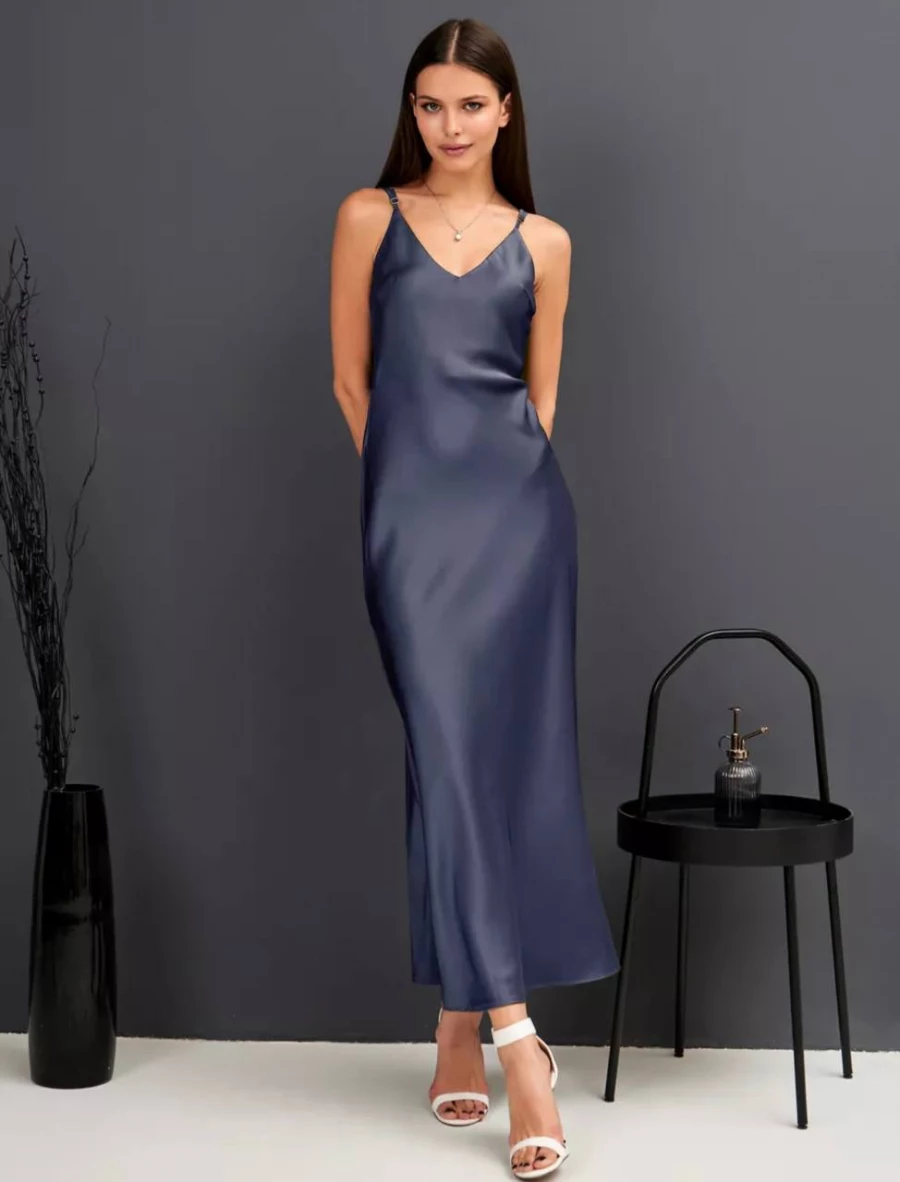 Трендовые платья на выпускной 2025 — модная подборка.