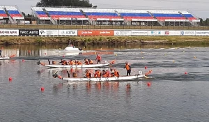 Состоялись спортивные соревнования по гребле на лодках «Дракон», посвященные Дню эколога.