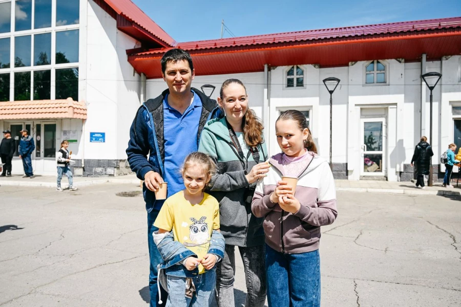 Семья электромонтера Юрия Шушпанова.