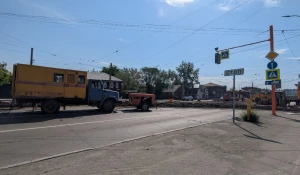 На Красноармейском полным ходом идет ремонт трамвайных путей. 