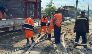 На Красноармейском полным ходом идет ремонт трамвайных путей.