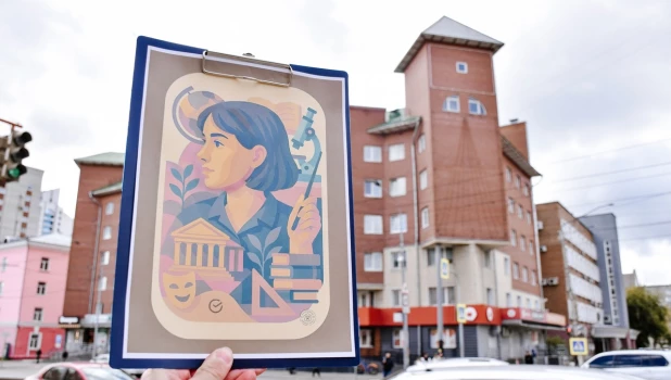 На здании общежития АлтГПУ на пересечении проспекта Красноармейского и улицы Крупской завершилось изготовление мурала.