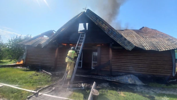 Сгорела баня на турбазе в алтайском крае