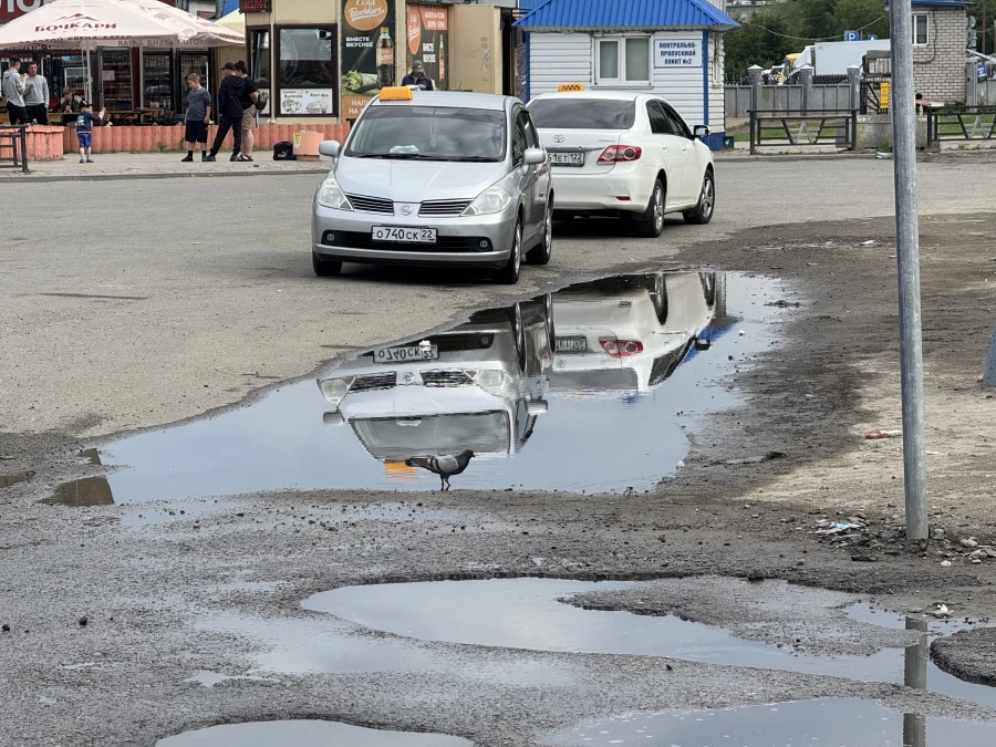 Парковка у Барнаульского автовокзала
