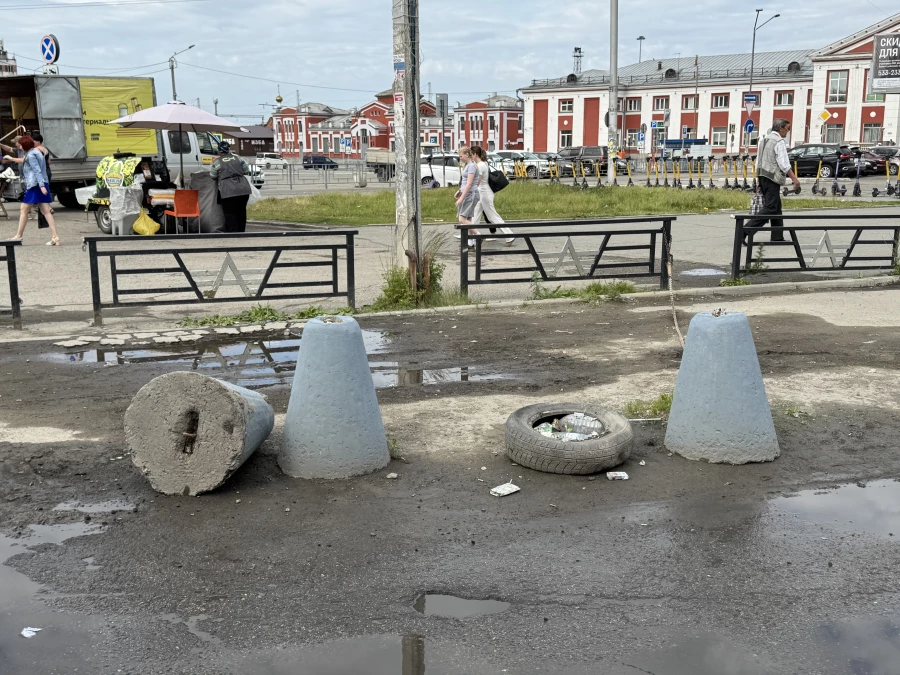 Парковка у Барнаульского автовокзала