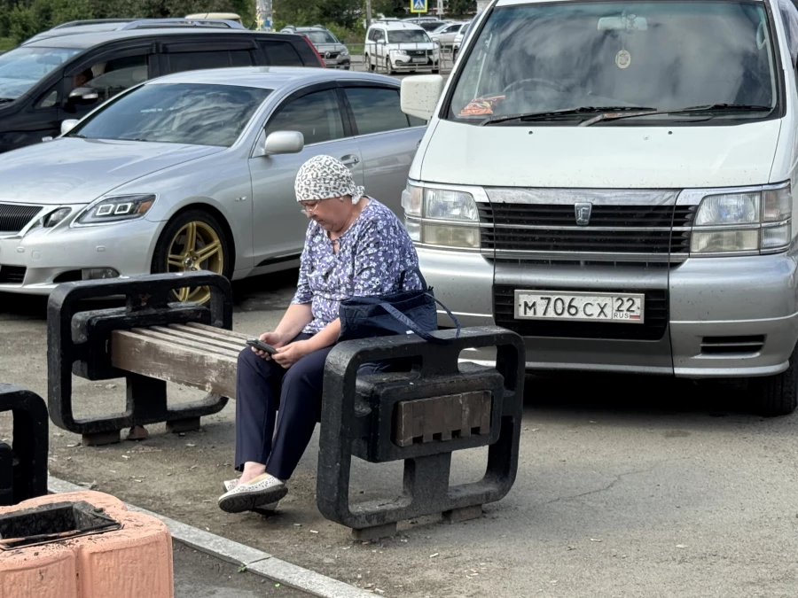 Парковка у Барнаульского автовокзала Парковка у Барнаульского автовокзала