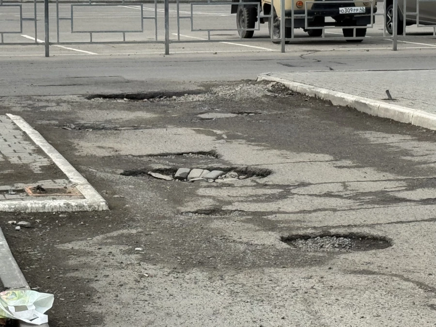 Парковка у Барнаульского автовокзала