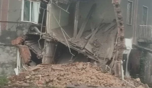 Обрушение угла дома в Алейске.