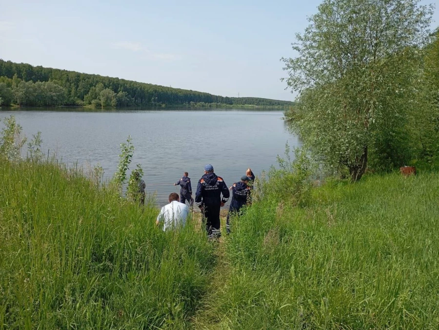 В Первомайском районе водолазы достали из водоема тело 14-летнего подростка. В Первомайском районе водолазы достали из водоема тело 14-летнего подростка.