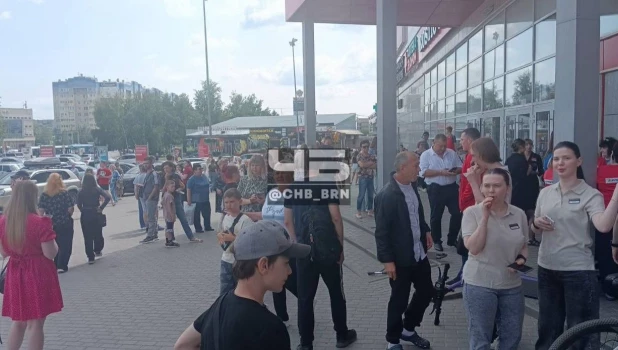 Пожарная тревога сработала в торговом центре Барнаула