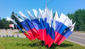 Флагами украсили Барнаул ко Дню России