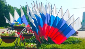Флагами украсили Барнаул ко Дню России