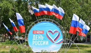 Флагами украсили Барнаул ко Дню России