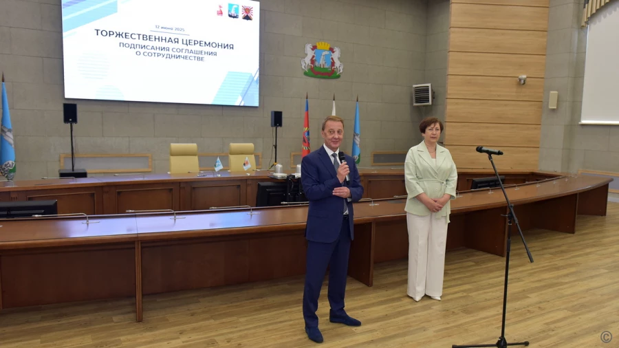Подписано соглашение между учебными заведениями ЛНР и Барнаула Подписано соглашение между учебными заведениями ЛНР и Барнаула