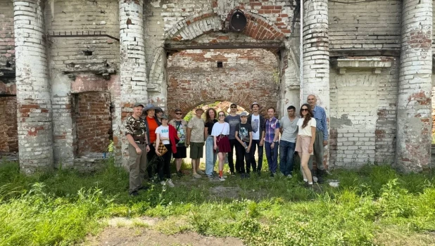В барнаульской Спичке провели масштабную уборку.