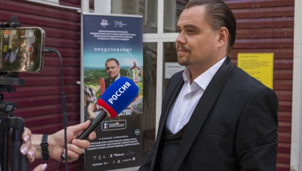 На Алтае показали фильм «Лео у нас Сибирские обстоятельства!» с двойником Ди Каприо.