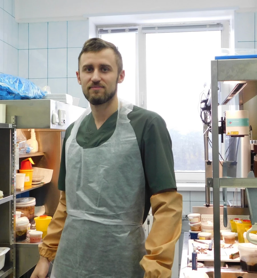 Николай Шевцов, патологоанатом онкологического диспансера. Николай Шевцов, патологоанатом онкологического диспансера.