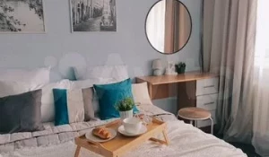 Продают квартиру в парижском стиле и с французским завтраком в постель.