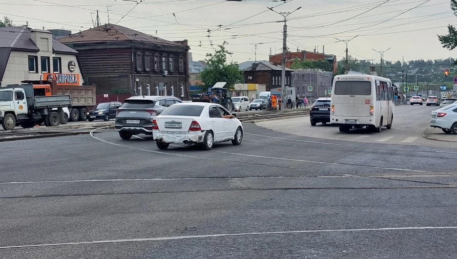 Движение восстановили по Красноармейскому проспекту во время ремонта рельс.