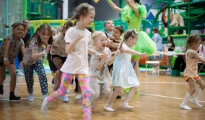 Благотворительный фонд "Облака" устроил праздник для детей.