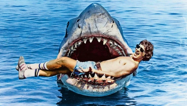 фильм "Челюсти".